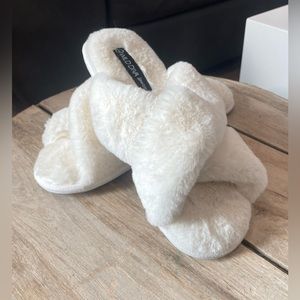 White Fuzzy Slippers, NEVER WORN, size large